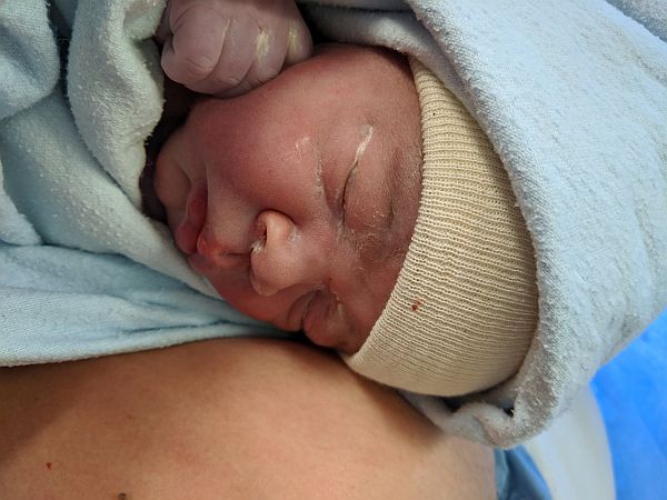 Tom, ainda com algumas horas de vida