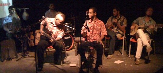 Satanique Samba Trio e seus seis (?) integrantes