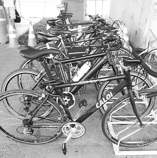 Bicicletas estacionadas no final da ciclovia